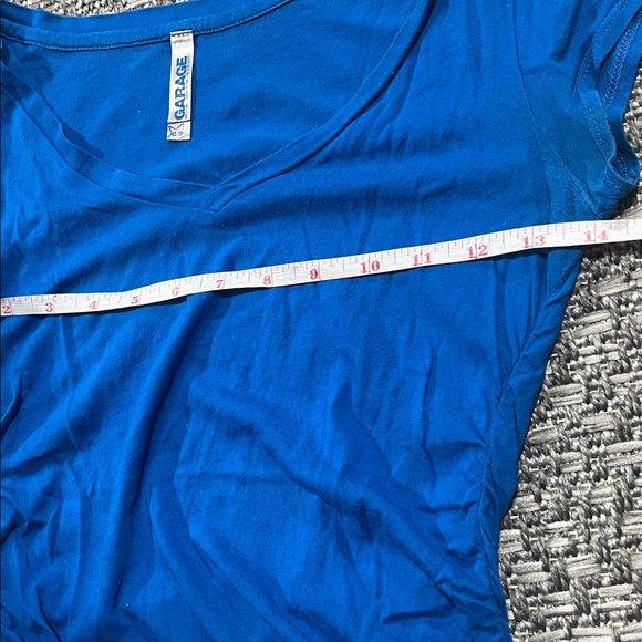 Garage | V-Neck T-Shirt with Cinched Sides - Picture 8 of 10